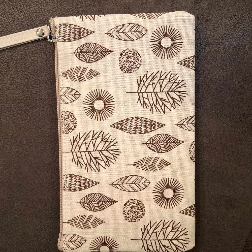 Nwot Leaf Patterned Make-Up Bag - image 3
